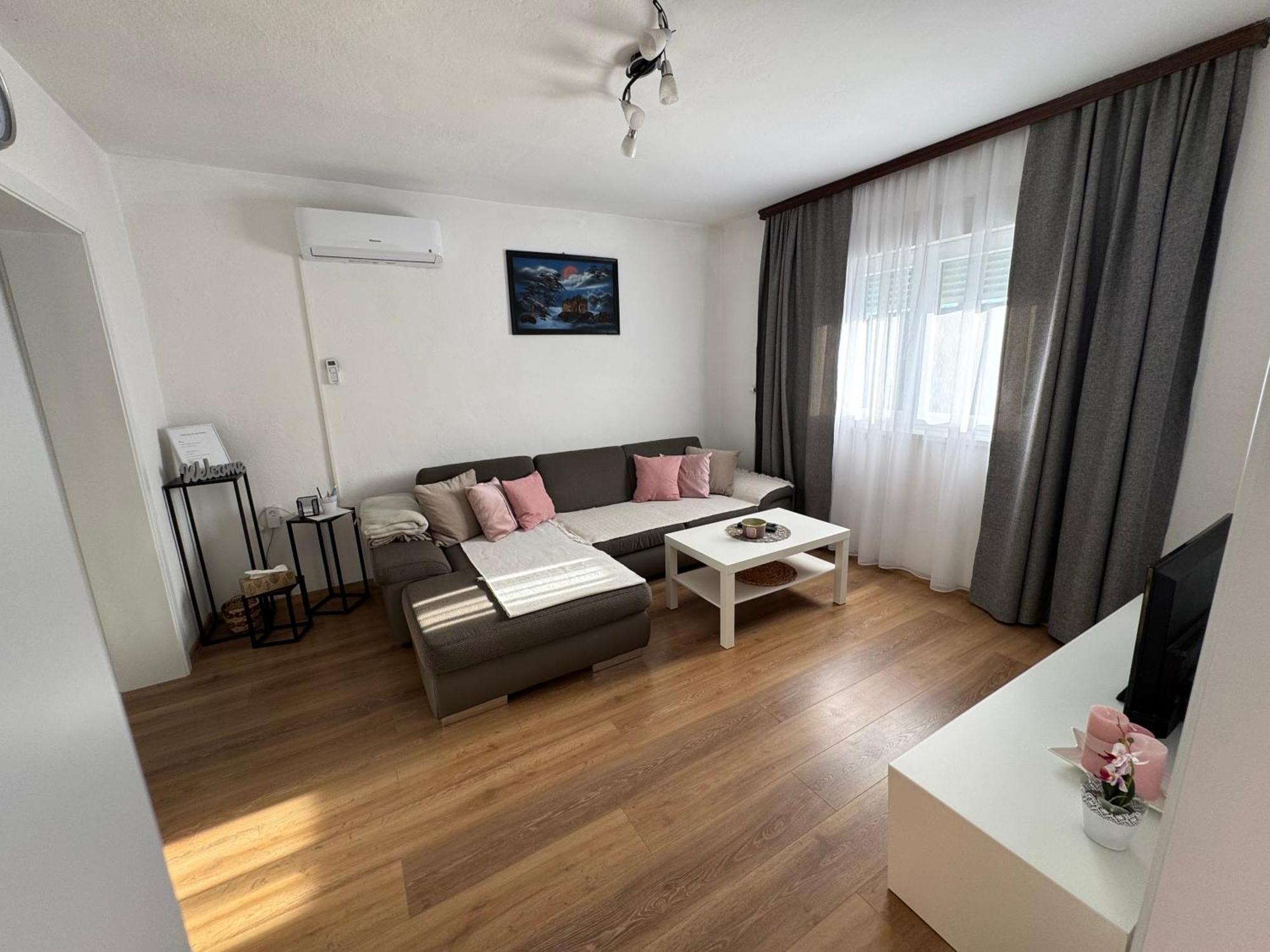 Apartman Rukavina Licko Petrovo Selo Luaran gambar